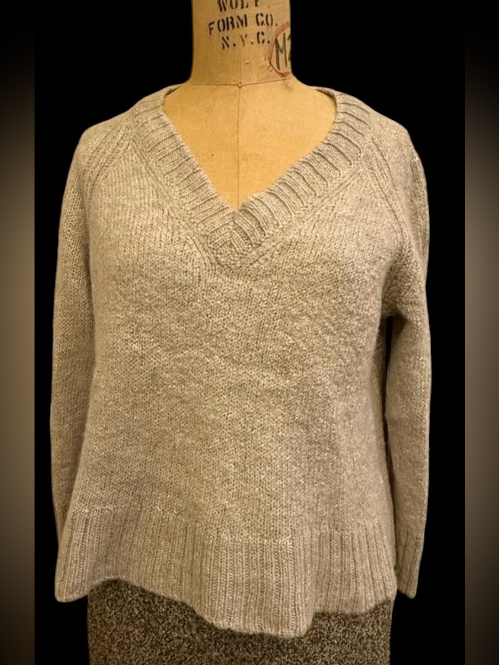 Lafayette 148 Alpaca/Silk Sweater L Oatmeal Beige V-neck Chunky Knit Quiet Luxur